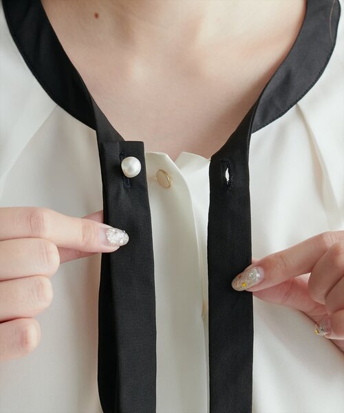 natural couture(ナチュラルクチュール)の「【WEB限定】パールリボンタイ付き配色ブラウス(シャツ/ブラウス・レディース・アイボリー/グレイッシュベージュ/サックスブルー/ピンクベージュ/ネイビー/ミント・FREE)」の14枚目の写真