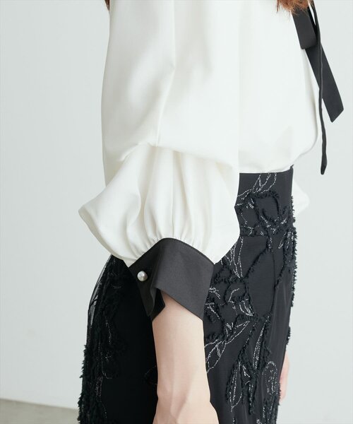 natural couture(ナチュラルクチュール)の「【WEB限定】パールリボンタイ付き配色ブラウス(シャツ/ブラウス・レディース・アイボリー/グレイッシュベージュ/サックスブルー/ピンクベージュ/ネイビー/ミント・FREE)」の15枚目の写真