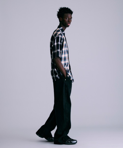 NOISE MAKER（ノイズメーカー）の「バレルレッグジーンズ（デニムパンツ・メンズ・インディゴブルー/ブラック・XL/L/M）」の4枚目の写真