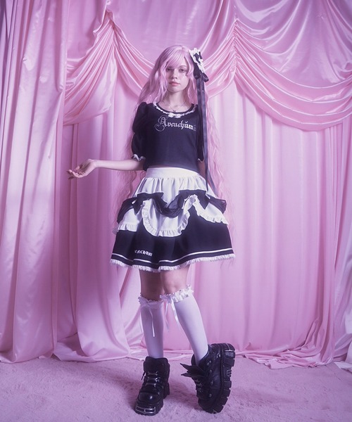 AVENCHUMU(アバンチュウム)の「Rhinestone logo puff sleeve tops(Tシャツ/カットソー・レディース・ピンク/ブラック×ホワイト/ブラック・FREE)」の4枚目の写真