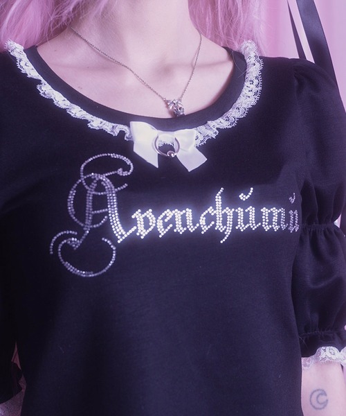 AVENCHUMU(アバンチュウム)の「Rhinestone logo puff sleeve tops(Tシャツ/カットソー・レディース・ピンク/ブラック×ホワイト/ブラック・FREE)」の5枚目の写真