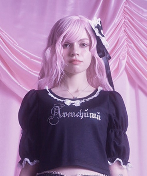 AVENCHUMU(アバンチュウム)の「Rhinestone logo puff sleeve tops(Tシャツ/カットソー・レディース・ピンク/ブラック×ホワイト/ブラック・FREE)」の21枚目の写真