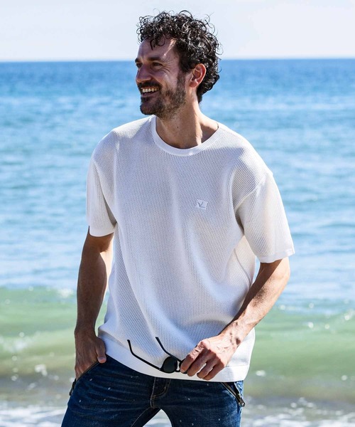 1PIU1UGUALE3  RELAX （ウノピゥウノウグァーレトレ リラックス）の「1PIU1UGUALE3 RELAX(ウノピゥウノウグァーレトレ リラックス)ワンポイントロゴ ロゴ刺繍 ベーシック 半袖ニットTシャツ 半袖Tシャツ（Tシャツ/カットソー・メンズ・ホワイト/サックスブルー/ブラック・XL/L/M/S）」の4枚目の写真