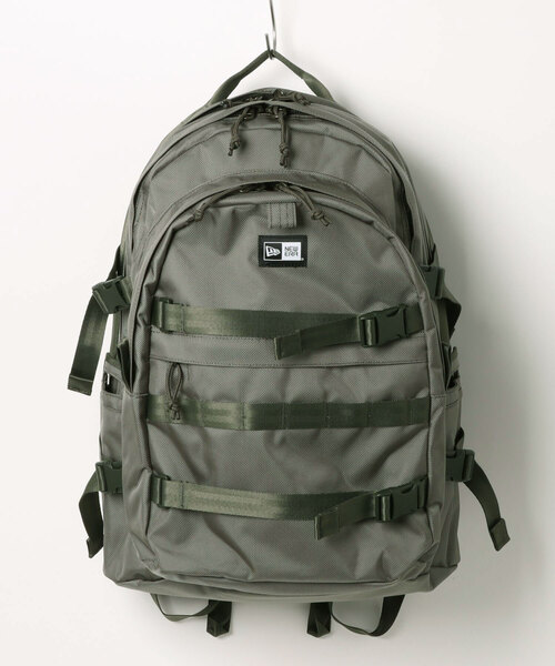 NEW ERA（ニューエラ）の「【NEW ERA/ニューエラ】CARRIER PACK キャリアパック（バックパック/リュック・メンズ・ブラック/ブラック×ホワイト/オリーブ・FREE）」の3枚目の写真