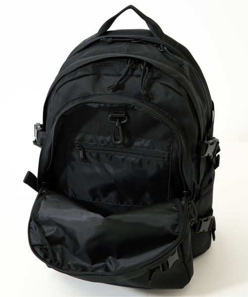 NEW ERA（ニューエラ）の「【NEW ERA/ニューエラ】CARRIER PACK キャリアパック（バックパック/リュック・メンズ・ブラック/ブラック×ホワイト/オリーブ・FREE）」の12枚目の写真