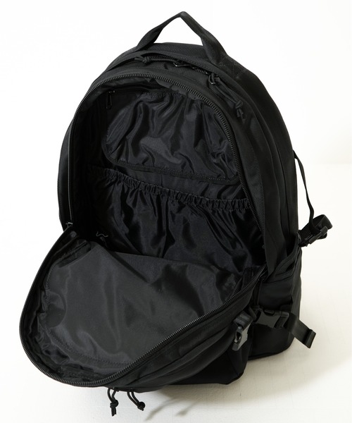 NEW ERA（ニューエラ）の「【NEW ERA/ニューエラ】CARRIER PACK キャリアパック（バックパック/リュック・メンズ・ブラック/ブラック×ホワイト/オリーブ・FREE）」の14枚目の写真