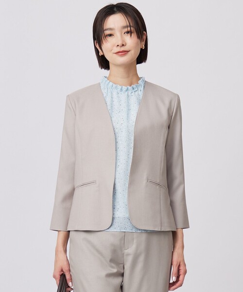 J.PRESS(ジェイプレス)の「【セットアップ対応・洗える・UVケア・吸水速乾】OXIJEWELストレッチ ノーカラー ジャケット(ノーカラージャケット・レディース・ネイビー系/シルバー系/ライトグレー系/ベージュ系・T13/T15)」の2枚目の写真