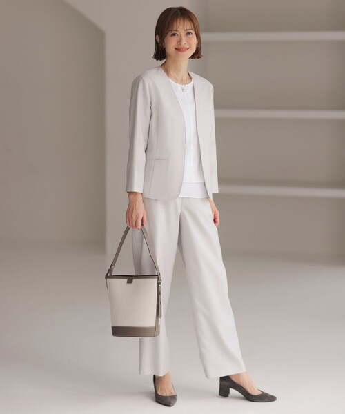 J.PRESS(ジェイプレス)の「【セットアップ対応・洗える・UVケア・吸水速乾】OXIJEWELストレッチ ノーカラー ジャケット(ノーカラージャケット・レディース・ネイビー系/シルバー系/ライトグレー系/ベージュ系・T13/T15)」の5枚目の写真