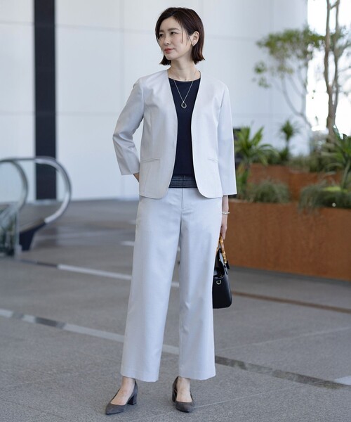 J.PRESS(ジェイプレス)の「【セットアップ対応・洗える・UVケア・吸水速乾】OXIJEWELストレッチ ノーカラー ジャケット(ノーカラージャケット・レディース・ネイビー系/シルバー系/ライトグレー系/ベージュ系・T13/T15)」の11枚目の写真