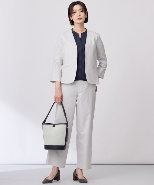 J.PRESS(ジェイプレス)の「【セットアップ対応・洗える・UVケア・吸水速乾】OXIJEWELストレッチ ノーカラー ジャケット(ノーカラージャケット・レディース・ネイビー系/シルバー系/ライトグレー系/ベージュ系・T13/T15)」の15枚目の写真