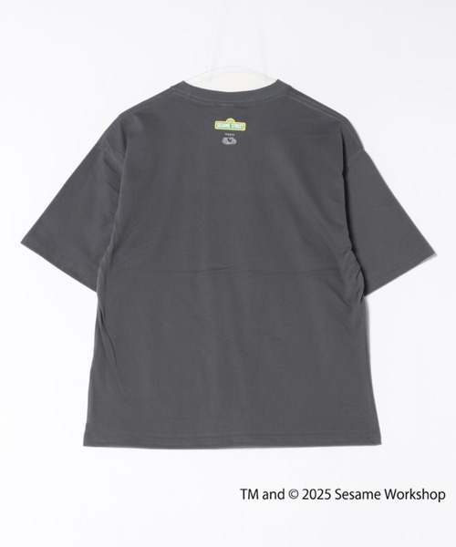 FRUIT OF THE LOOM(フルーツオブザルーム)の「【FRUIT OF THE LOOM】SESAME STREET×FTL イラストTシャツ B/セサミストリート コラボ(Tシャツ/カットソー・メンズ・ライトベージュ/チャコール・S/M/L)」の3枚目の写真