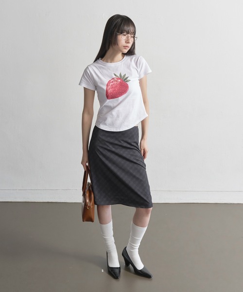UNE MANSION(ユヌマンション)の「【UNE ORIGINAL】 サイドラウンドスリットフルーツプリントミニチビTシャツカットソー(Tシャツ/カットソー・レディース・ホワイト系2/ホワイト系1/ホワイト系3/ホワイト系4・FREE)」の22枚目の写真