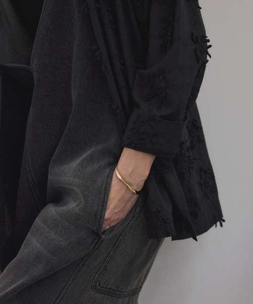 SALON adam et rope'（サロン アダム エ ロペ）の「【WEB限定】３Dフラワーレースジャケット［セットアップ対応］（シャツ/ブラウス・レディース・ブラック/ホワイト・FREE）」の22枚目の写真
