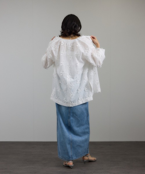 SALON adam et rope'（サロン アダム エ ロペ）の「【WEB限定】３Dフラワーレースジャケット［セットアップ対応］（シャツ/ブラウス・レディース・ブラック/ホワイト・FREE）」の8枚目の写真