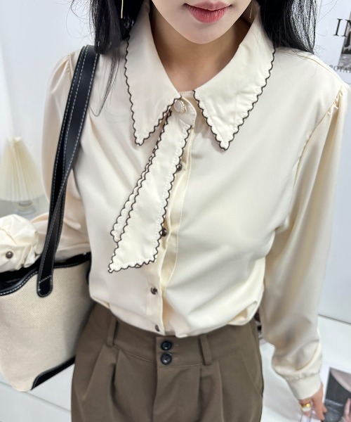 maison de LATIR(メゾンドラティール)の「バイカラーボウタイネックデザイン上品ブラウス(シャツ/ブラウス・レディース・ベージュ/ネイビー/ブラウン・ONESIZE)」の16枚目の写真