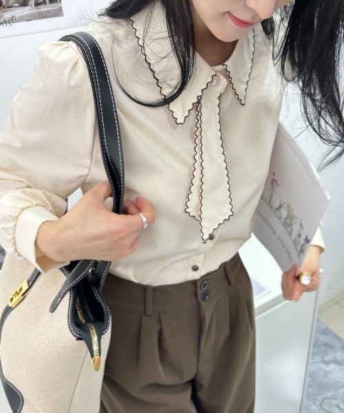 maison de LATIR(メゾンドラティール)の「バイカラーボウタイネックデザイン上品ブラウス(シャツ/ブラウス・レディース・ベージュ/ネイビー/ブラウン・ONESIZE)」の21枚目の写真