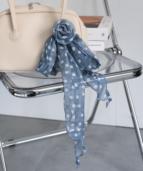 ap retro（アプレトロ）の「レトロライク フラワーピン付きストール（ストール/ショール・レディース・ブルー/ブラック系その他/ブラック/ホワイト/ホワイト系その他/パープル・FREE）」の5枚目の写真