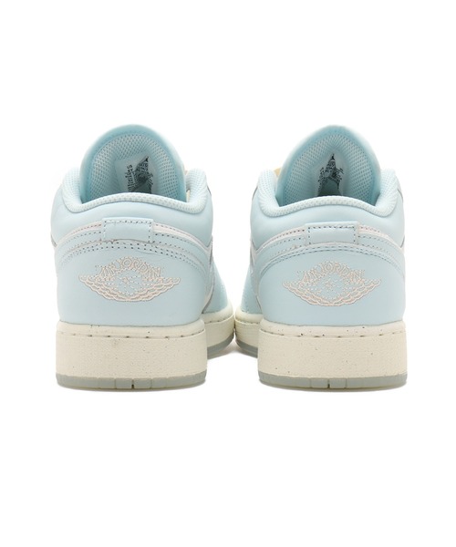 JORDAN BRAND(ジョーダンブランド)の「JORDAN BRAND AIR JORDAN 1 LOW SE (GS) / ジョーダンブランド エア ジョーダン 1 LOW SE (GS) / NIKE【SP】(スニーカー・レディース・ホワイト・23.5cm/24.0cm/24.5cm/25.0cm/23.0cm)」の3枚目の写真
