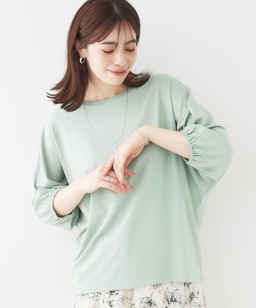 SHOO・LA・RUE(シューラルー)の「【ひんやり/UV/二の腕カバー】肘まで隠れるとろみドルマン5分袖トップス(Tシャツ/カットソー・レディース・ブラック/ライトベージュ/グリーン系/ブラック系2・00)」の4枚目の写真