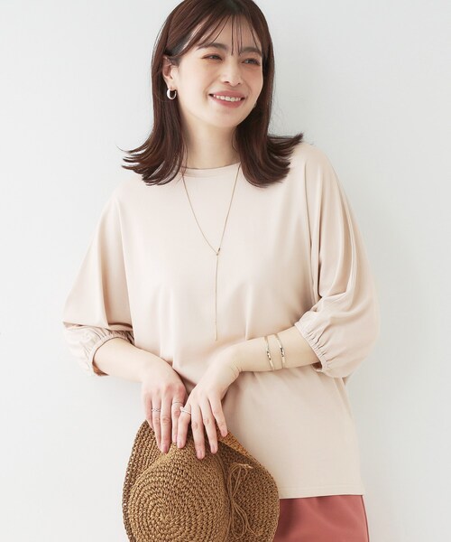 SHOO・LA・RUE(シューラルー)の「【ひんやり/UV/二の腕カバー】肘まで隠れるとろみドルマン5分袖トップス(Tシャツ/カットソー・レディース・ブラック/ライトベージュ/グリーン系/ブラック系2・00)」の1枚目の写真