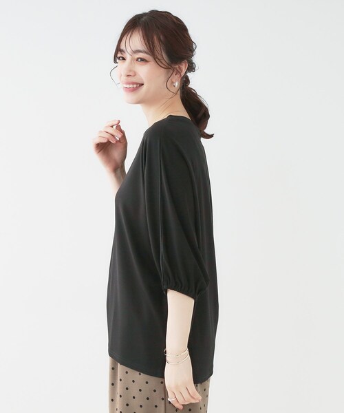 SHOO・LA・RUE(シューラルー)の「【ひんやり/UV/二の腕カバー】肘まで隠れるとろみドルマン5分袖トップス(Tシャツ/カットソー・レディース・ブラック/ライトベージュ/グリーン系/ブラック系2・00)」の13枚目の写真