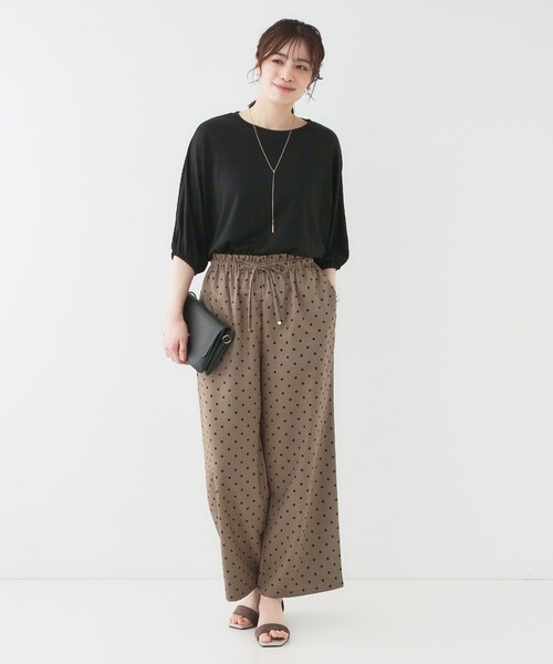 SHOO・LA・RUE(シューラルー)の「【ひんやり/UV/二の腕カバー】肘まで隠れるとろみドルマン5分袖トップス(Tシャツ/カットソー・レディース・ブラック/ライトベージュ/グリーン系/ブラック系2・00)」の14枚目の写真