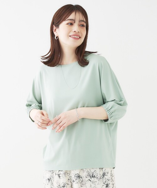 SHOO・LA・RUE(シューラルー)の「【ひんやり/UV/二の腕カバー】肘まで隠れるとろみドルマン5分袖トップス(Tシャツ/カットソー・レディース・ブラック/ライトベージュ/グリーン系/ブラック系2・00)」の16枚目の写真