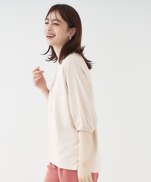 SHOO・LA・RUE(シューラルー)の「【ひんやり/UV/二の腕カバー】肘まで隠れるとろみドルマン5分袖トップス(Tシャツ/カットソー・レディース・ブラック/ライトベージュ/グリーン系/ブラック系2・00)」の21枚目の写真