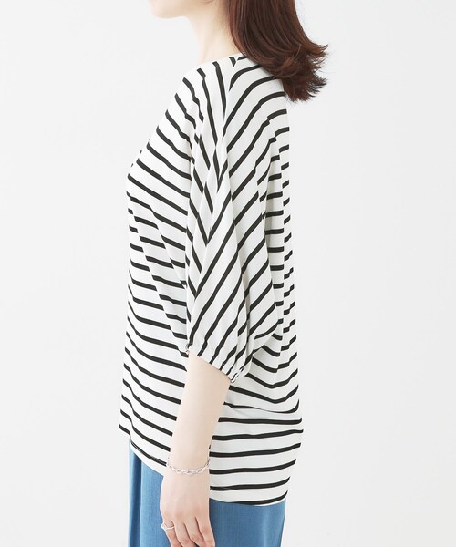 SHOO・LA・RUE(シューラルー)の「【ひんやり/UV/二の腕カバー】肘まで隠れるとろみドルマン5分袖トップス(Tシャツ/カットソー・レディース・ブラック/ライトベージュ/グリーン系/ブラック系2・00)」の6枚目の写真