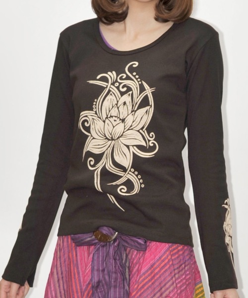 MARAI(マーライ)の「ロングスリーブ長袖カットソー Tシャツ ロンT(Tシャツ/カットソー・レディース・マジェンタ/ブラック/パープル/ブラウン・FREE)」の2枚目の写真
