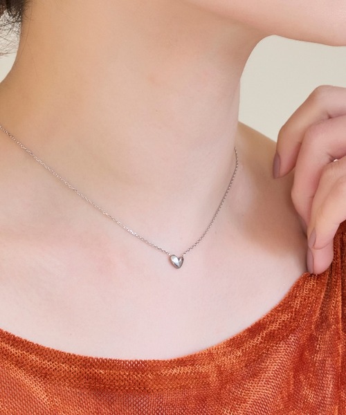 Phoebe（フィービィー）の「【金属アレルギー対応】スリークハートネックレス/全長:40cm+5cm/サージカルステンレス/ハートモチーフ（ネックレス・レディース・シルバー/イエローゴールド・FREE）」の9枚目の写真