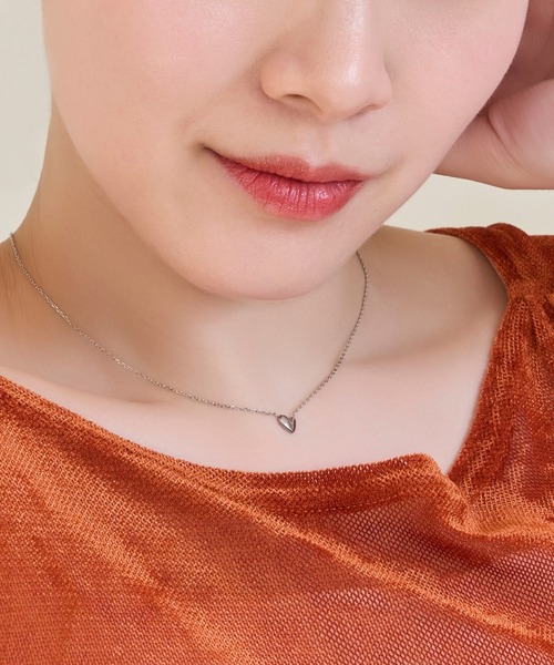 Phoebe（フィービィー）の「【金属アレルギー対応】スリークハートネックレス/全長:40cm+5cm/サージカルステンレス/ハートモチーフ（ネックレス・レディース・シルバー/イエローゴールド・FREE）」の10枚目の写真