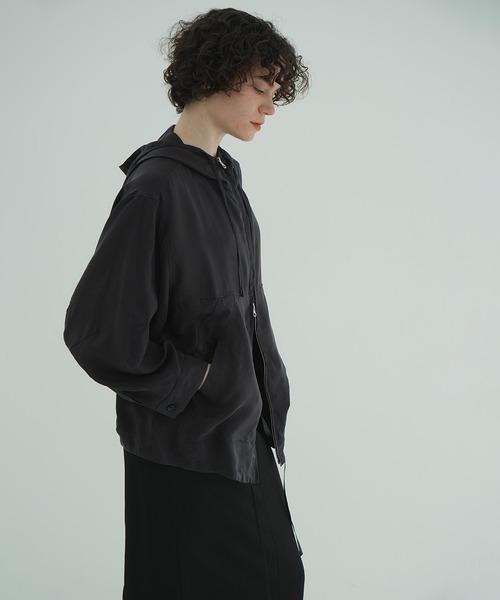 CLANE（クラネ）の「SHEER AIRY ZIP HOODIE（パーカー・レディース・ブラック/アイボリー・2/1）」の8枚目の写真