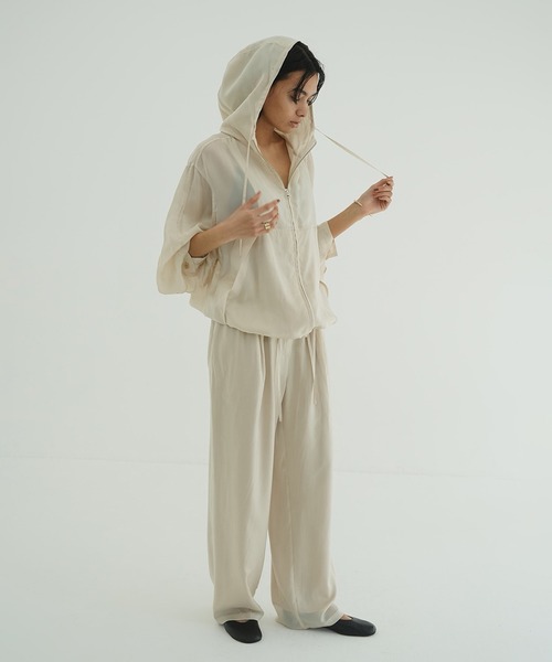 CLANE（クラネ）の「SHEER AIRY ZIP HOODIE（パーカー・レディース・ブラック/アイボリー・2/1）」の11枚目の写真