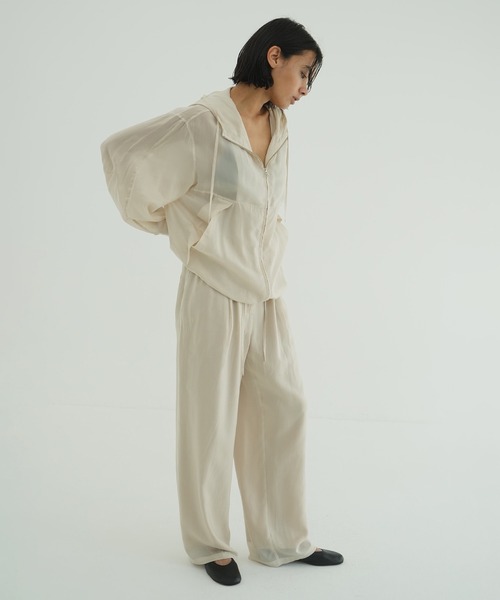 CLANE（クラネ）の「SHEER AIRY ZIP HOODIE（パーカー・レディース・ブラック/アイボリー・2/1）」の16枚目の写真