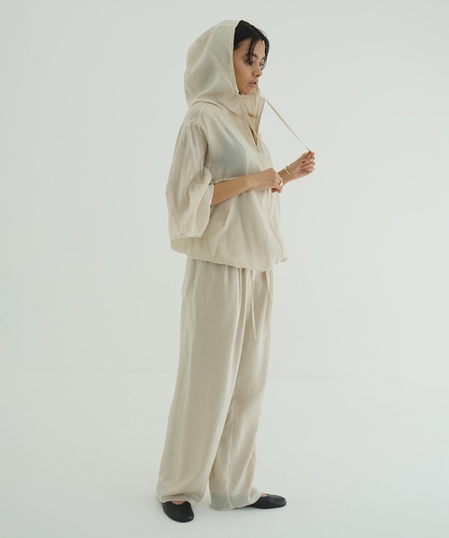 CLANE（クラネ）の「SHEER AIRY ZIP HOODIE（パーカー・レディース・ブラック/アイボリー・2/1）」の17枚目の写真
