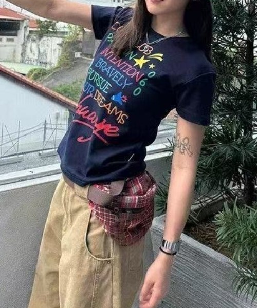 Achic(アシック)の「レタリングラウンド半袖Tシャツ(Tシャツ/カットソー・レディース・ホワイト/ブラック/ネイビー/レッド/ホワイト系その他/ホワイト系その他2/ブラック系その他・M)」の16枚目の写真
