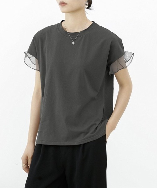 maison de LATIR(メゾンドラティール)の「着回し力抜群なチュールフリル袖Tシャツ(Tシャツ/カットソー・レディース・ホワイト/ネイビー/ブラック/グレー/ブラウン・L/M)」の4枚目の写真