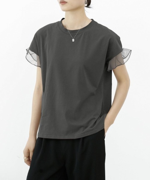 maison de LATIR(メゾンドラティール)の「着回し力抜群なチュールフリル袖Tシャツ(Tシャツ/カットソー・レディース・ホワイト/ネイビー/ブラック/グレー/ブラウン・L/M)」の17枚目の写真