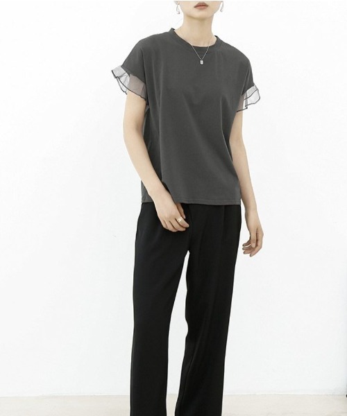 maison de LATIR(メゾンドラティール)の「着回し力抜群なチュールフリル袖Tシャツ(Tシャツ/カットソー・レディース・ホワイト/ネイビー/ブラック/グレー/ブラウン・L/M)」の19枚目の写真