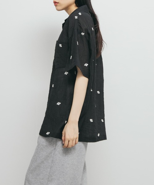 KBF(ケイビーエフ)の「エンブロイダリーシアーシャツ(シャツ/ブラウス・レディース・ブラック/オフホワイト/イエロー・ONE)」の17枚目の写真