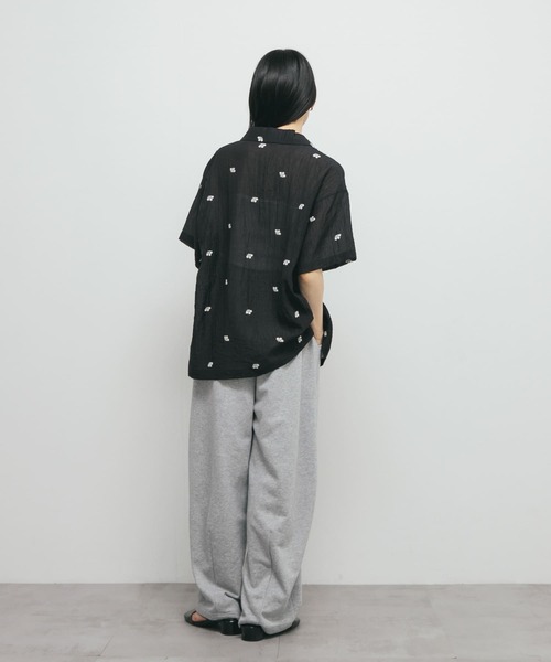 KBF(ケイビーエフ)の「エンブロイダリーシアーシャツ(シャツ/ブラウス・レディース・ブラック/オフホワイト/イエロー・ONE)」の21枚目の写真