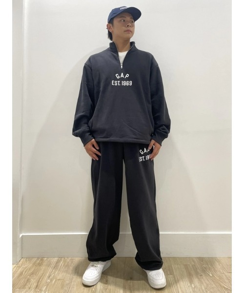 GAP（ギャップ）の「ビンテージソフト オーバーサイズ GAPロゴ 1/4ジップアッププルオーバー（スウェット・メンズ・グリーン/ブラウン/ブラック/グレー・XS/S/M/L/XL）」の19枚目の写真