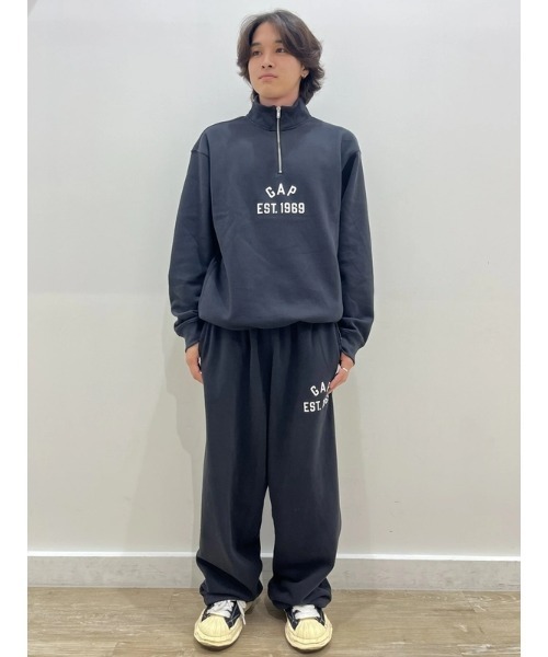 GAP（ギャップ）の「ビンテージソフト オーバーサイズ GAPロゴ 1/4ジップアッププルオーバー（スウェット・メンズ・グリーン/ブラウン/ブラック/グレー・XS/S/M/L/XL）」の20枚目の写真