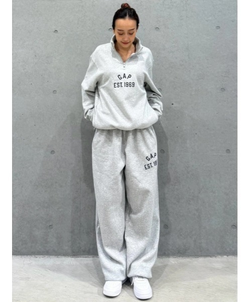 GAP（ギャップ）の「ビンテージソフト オーバーサイズ GAPロゴ 1/4ジップアッププルオーバー（スウェット・メンズ・グリーン/ブラウン/ブラック/グレー・XS/S/M/L/XL）」の21枚目の写真