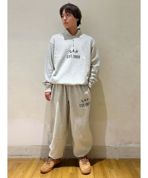 GAP（ギャップ）の「ビンテージソフト オーバーサイズ GAPロゴ 1/4ジップアッププルオーバー（スウェット・メンズ・グリーン/ブラウン/ブラック/グレー・XS/S/M/L/XL）」の16枚目の写真