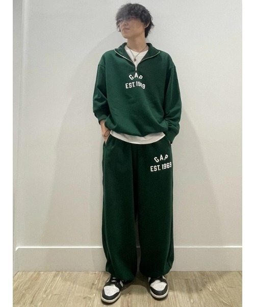 GAP(ギャップ)の「ビンテージソフト オーバーサイズ GAPロゴ 1/4ジップアッププルオーバー(スウェット・メンズ・グリーン/ブラウン/ブラック/グレー・XS/S/M/L/XL)」の12枚目の写真