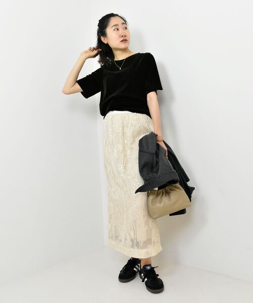 le.coeur blanc(ルクールブラン)の「シアーベロアTシャツ(Tシャツ/カットソー・レディース・ダークブラウン/ベージュ・38)」の6枚目の写真