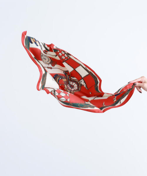 NATURAL BEAUTY BASIC(ナチュラルビューティーベーシック)の「ダブルフェイスイタリアンスカーフ(バンダナ/スカーフ・レディース・レッド/キャメル・FREE)」の2枚目の写真