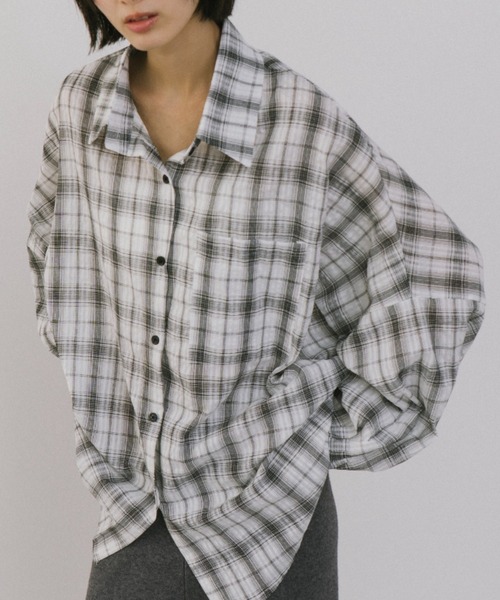 duei（デュイ）の「オーバーサイズチェックルーズシャツ（シャツ/ブラウス・レディース・ブラウン/ブルー/ホワイト/グリーン・FREE）」の2枚目の写真